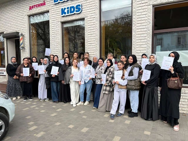 В Дагестане прошла серия бесплатных мастер-классов по парикмахерскому искусству для детей от Beverly Kids